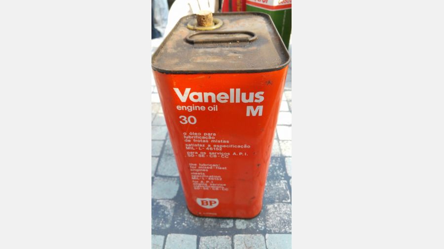 Vintage Rare BP British Petroleum 3 Litre Vanellus Motor Oil Can Tin advertising